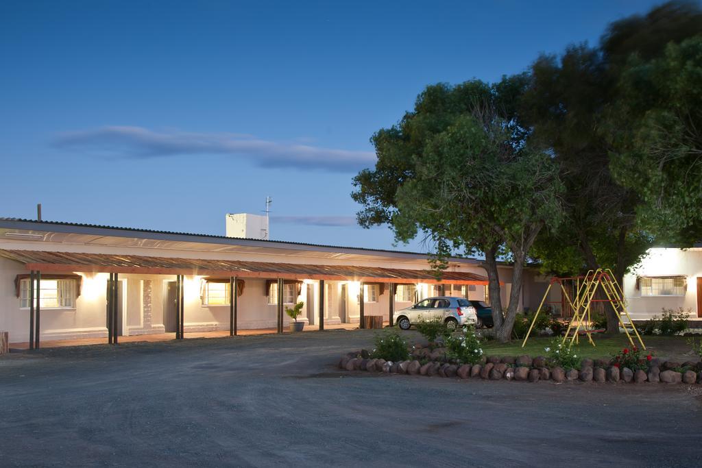 Wagon Wheel Country Lodge Beaufort West Exteriér fotografie